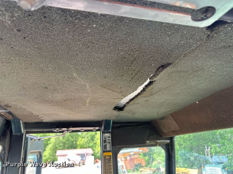 image for item EB2610 1984 Steiger Bearcat KM-225 4WD tractor