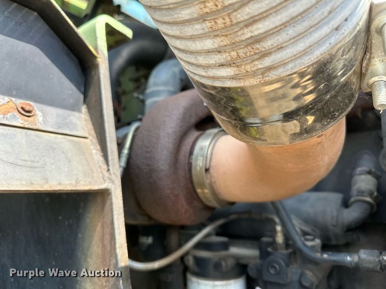 image for item EB2610 1984 Steiger Bearcat KM-225 4WD tractor