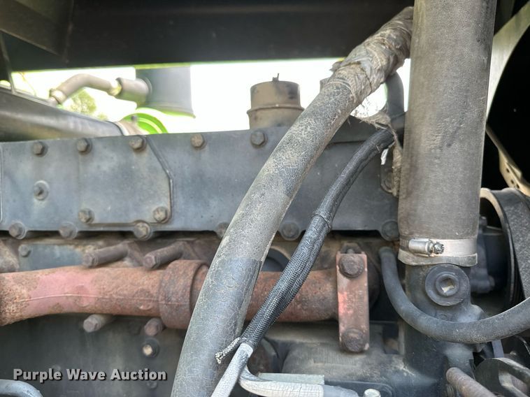 image for item EB2610 1984 Steiger Bearcat KM-225 4WD tractor