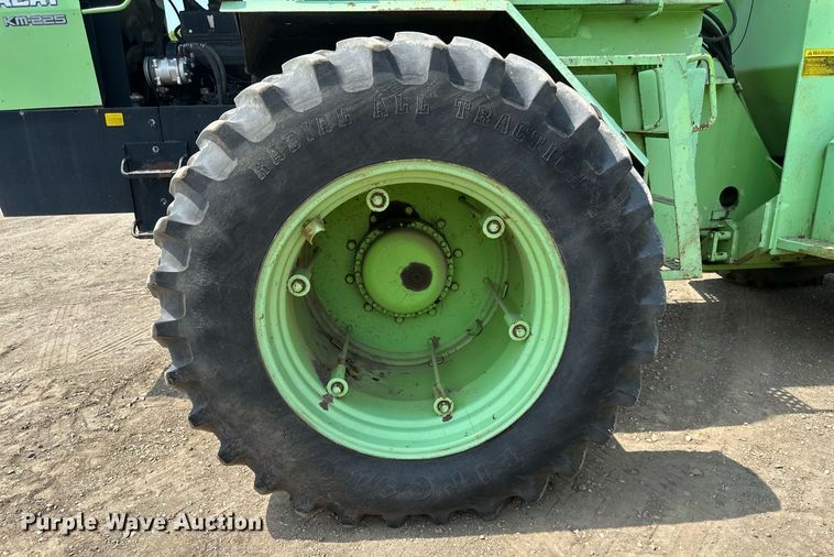 image for item EB2610 1984 Steiger Bearcat KM-225 4WD tractor