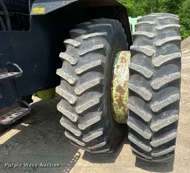 image for item EB2610 1984 Steiger Bearcat KM-225 4WD tractor