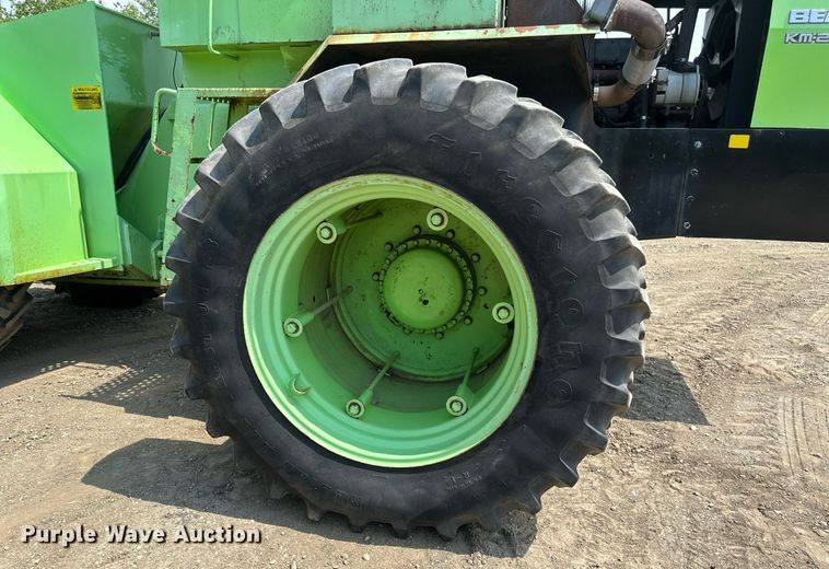 image for item EB2610 1984 Steiger Bearcat KM-225 4WD tractor