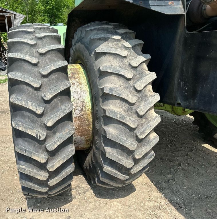 image for item EB2610 1984 Steiger Bearcat KM-225 4WD tractor