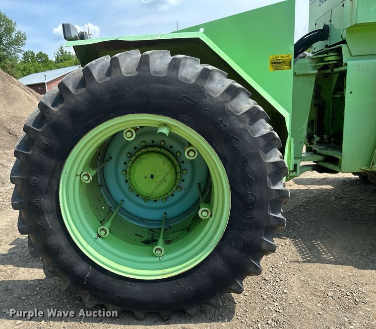 image for item EB2610 1984 Steiger Bearcat KM-225 4WD tractor