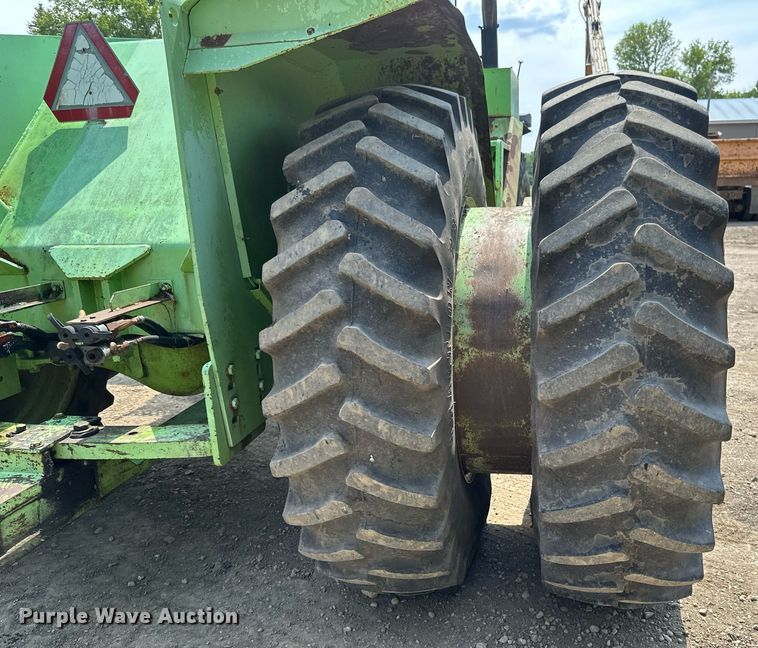 image for item EB2610 1984 Steiger Bearcat KM-225 4WD tractor