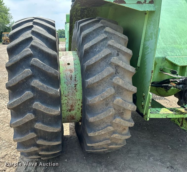 image for item EB2610 1984 Steiger Bearcat KM-225 4WD tractor