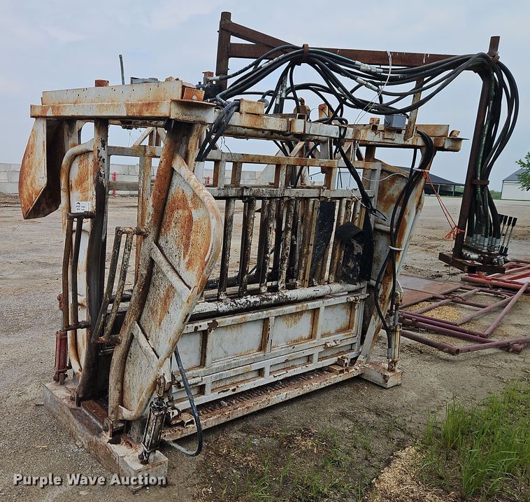 image for item EB8107 Squeeze chute