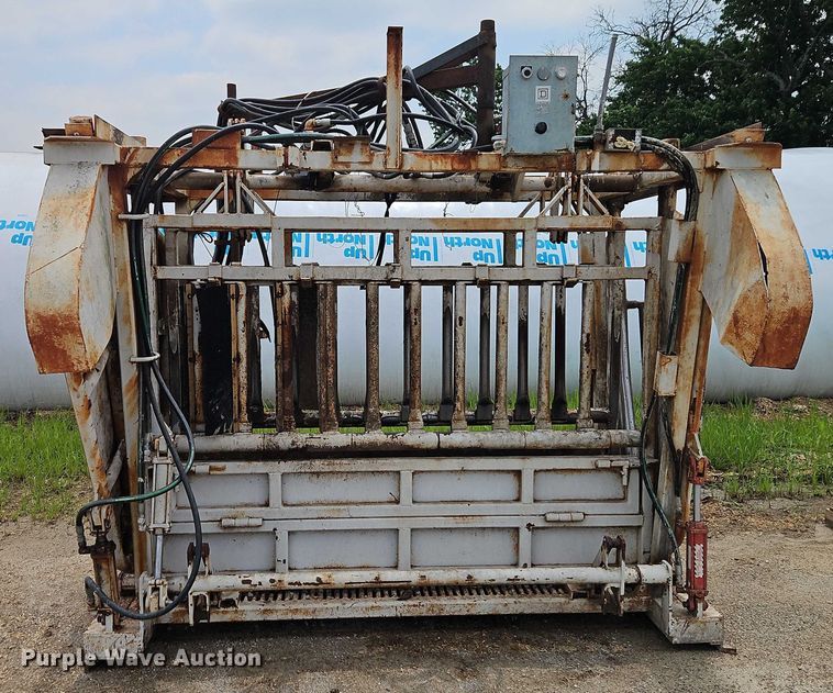 image for item EB8107 Squeeze chute