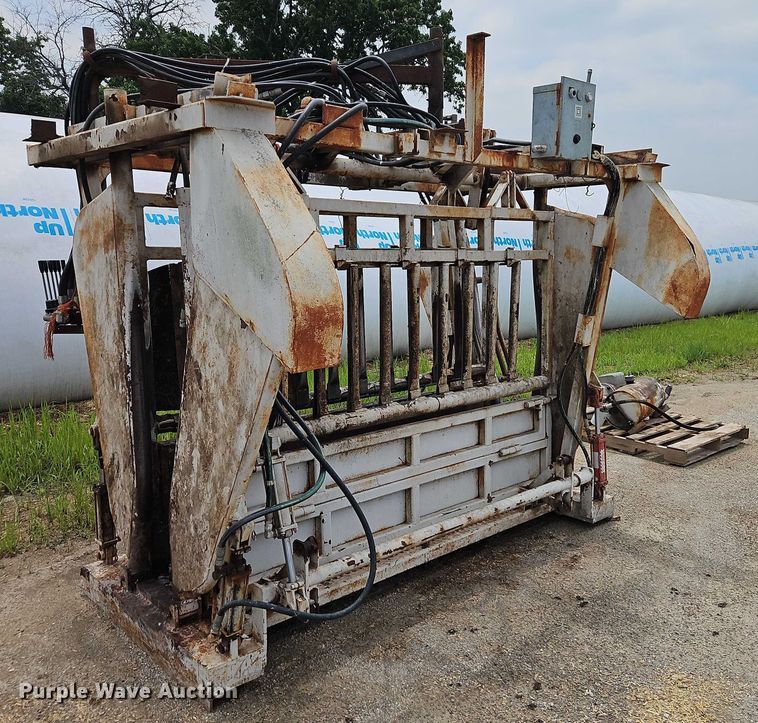 image for item EB8107 Squeeze chute