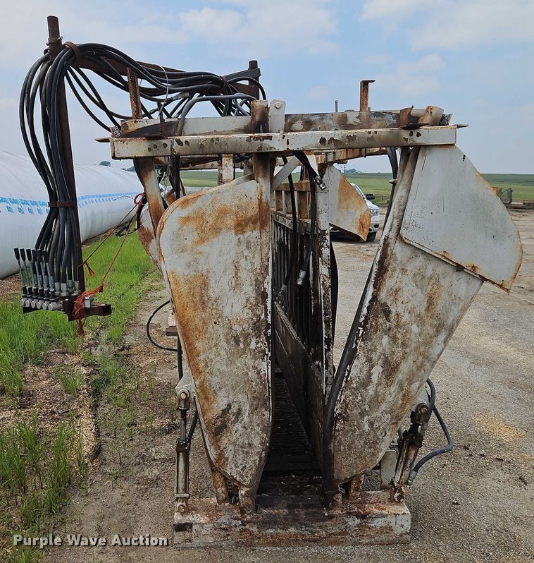 image for item EB8107 Squeeze chute