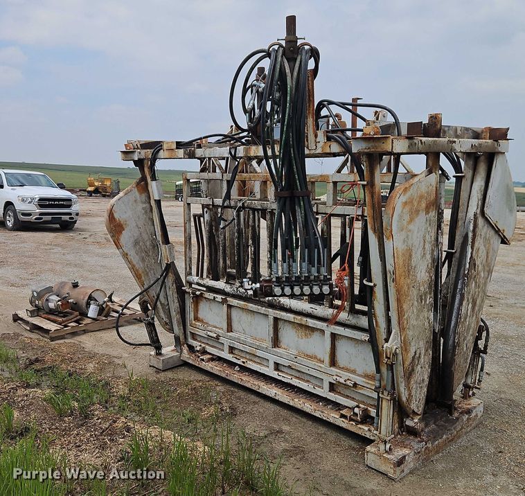 image for item EB8107 Squeeze chute