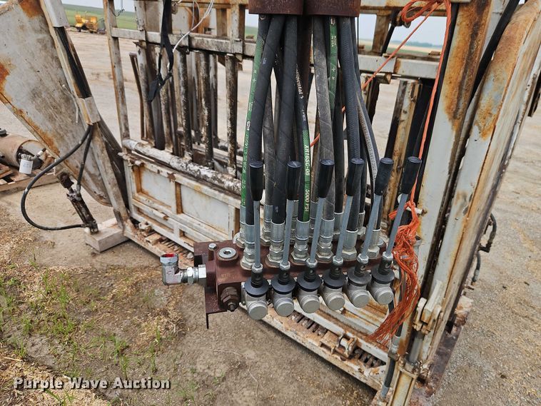 image for item EB8107 Squeeze chute