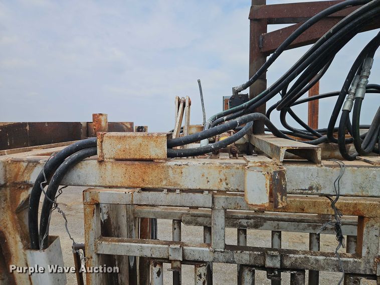 image for item EB8107 Squeeze chute