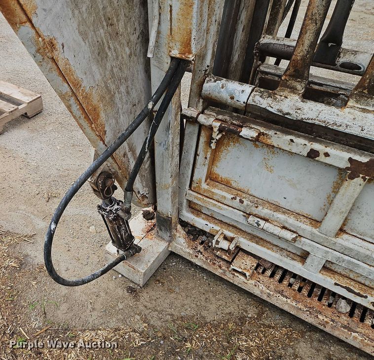 image for item EB8107 Squeeze chute