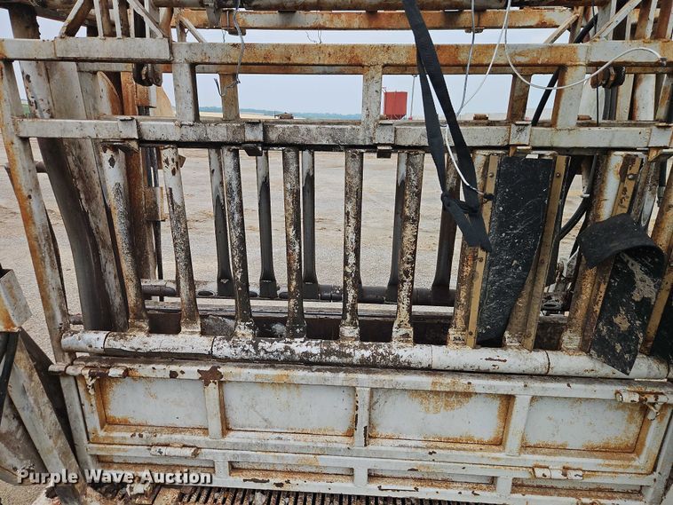 image for item EB8107 Squeeze chute