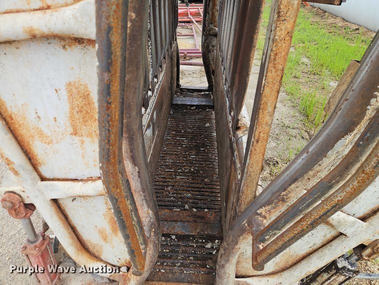 image for item EB8107 Squeeze chute