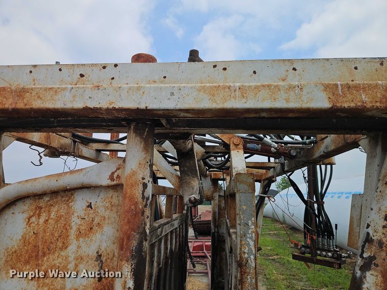 image for item EB8107 Squeeze chute