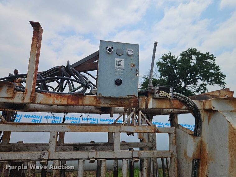 image for item EB8107 Squeeze chute