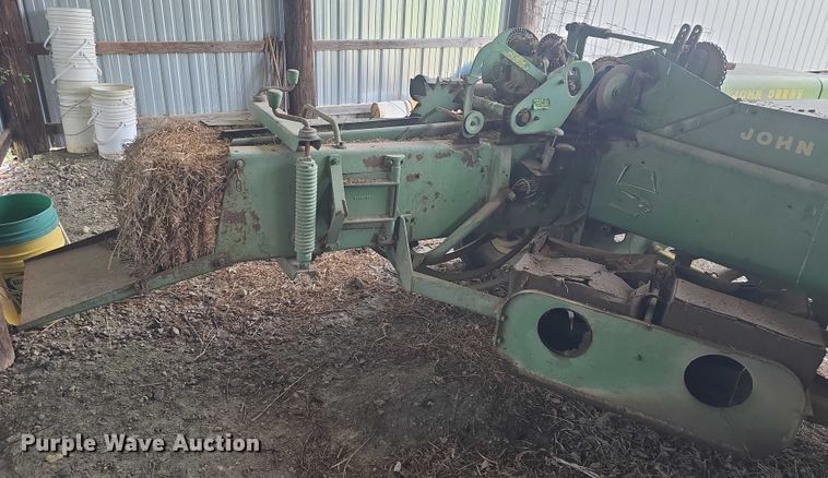 image for item EF3501 John Deere 224WS small square baler