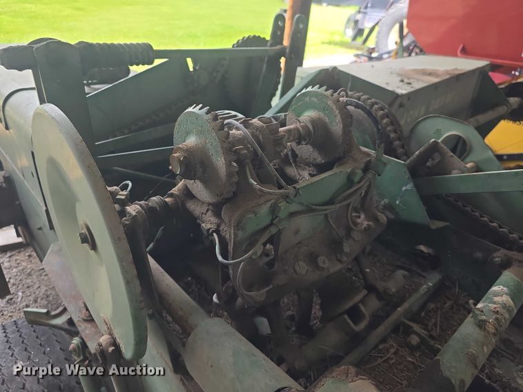 image for item EF3501 John Deere 224WS small square baler