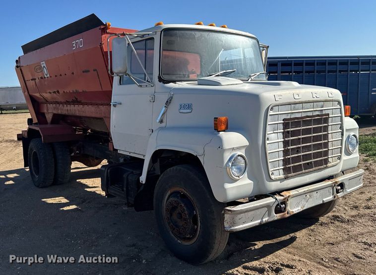 image for item EG6477 1979 Ford 7000 feed delivery truck