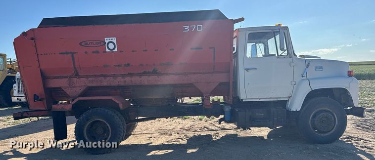 image for item EG6477 1979 Ford 7000 feed delivery truck