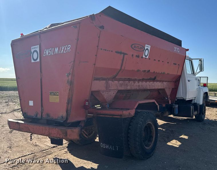 image for item EG6477 1979 Ford 7000 feed delivery truck