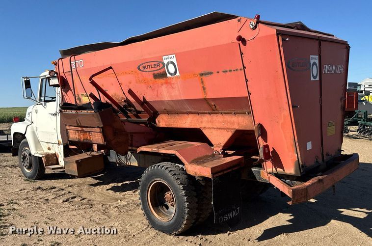 image for item EG6477 1979 Ford 7000 feed delivery truck
