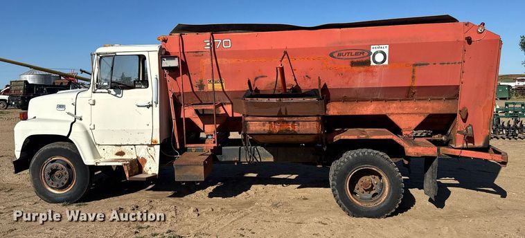image for item EG6477 1979 Ford 7000 feed delivery truck