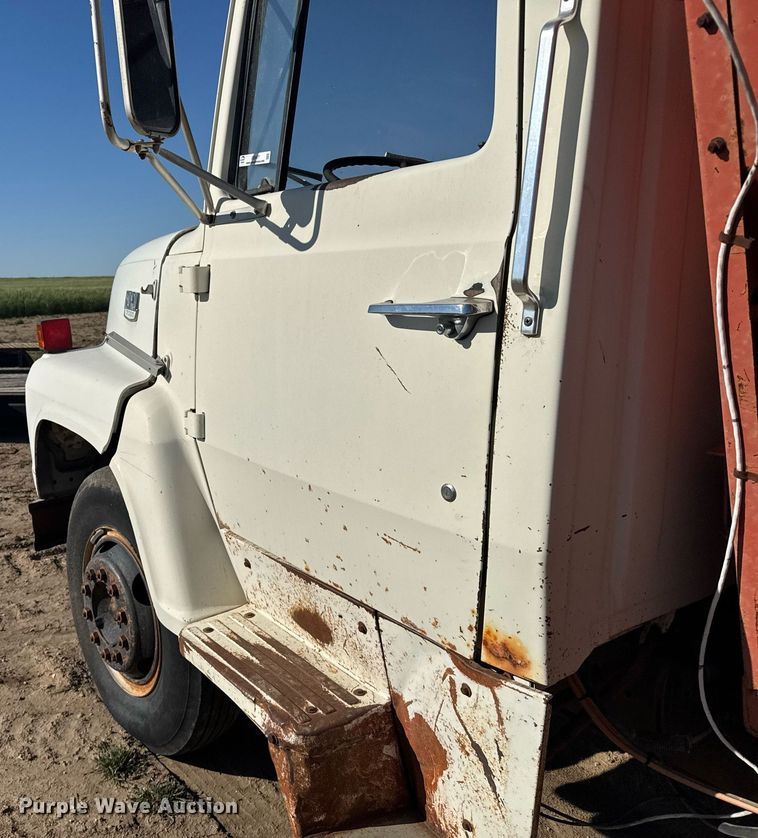 image for item EG6477 1979 Ford 7000 feed delivery truck
