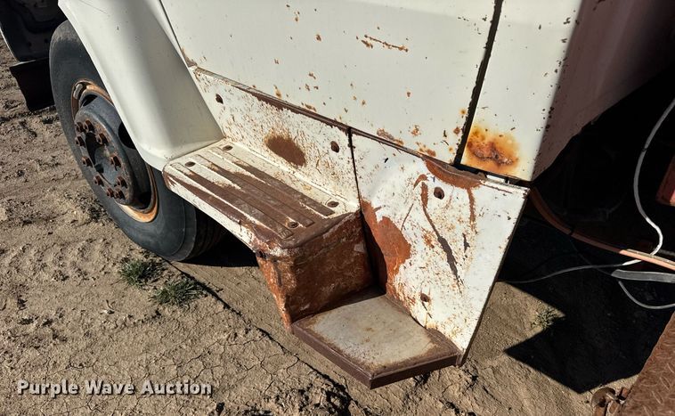 image for item EG6477 1979 Ford 7000 feed delivery truck