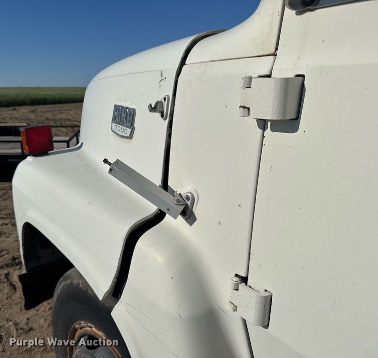 image for item EG6477 1979 Ford 7000 feed delivery truck