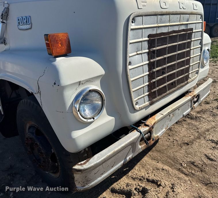 image for item EG6477 1979 Ford 7000 feed delivery truck