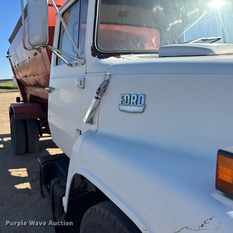 image for item EG6477 1979 Ford 7000 feed delivery truck