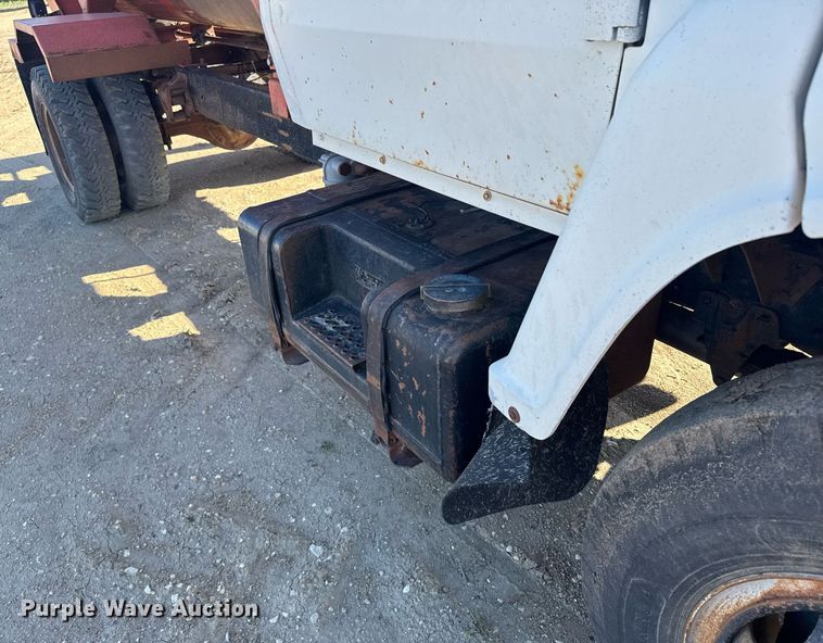 image for item EG6477 1979 Ford 7000 feed delivery truck