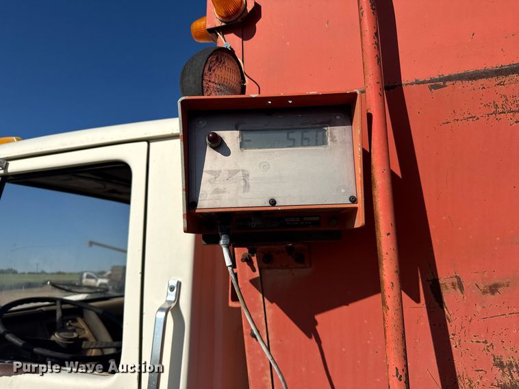 image for item EG6477 1979 Ford 7000 feed delivery truck