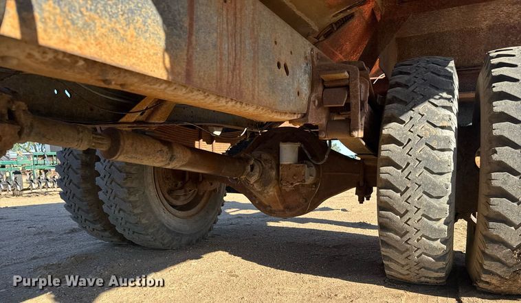 image for item EG6477 1979 Ford 7000 feed delivery truck