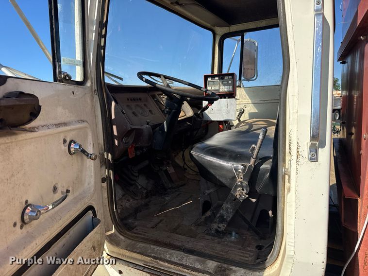 image for item EG6477 1979 Ford 7000 feed delivery truck