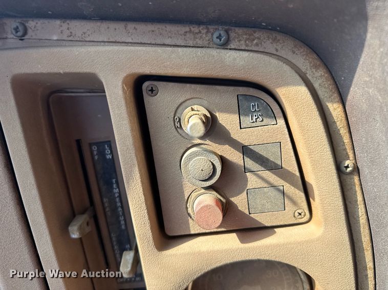 image for item EG6477 1979 Ford 7000 feed delivery truck