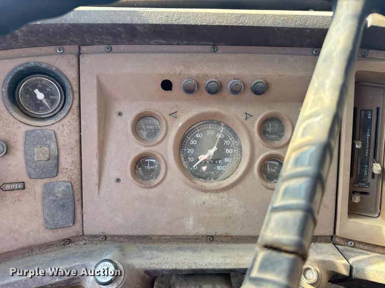 image for item EG6477 1979 Ford 7000 feed delivery truck