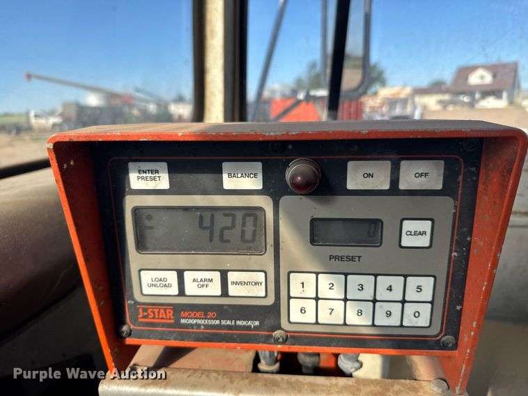 image for item EG6477 1979 Ford 7000 feed delivery truck