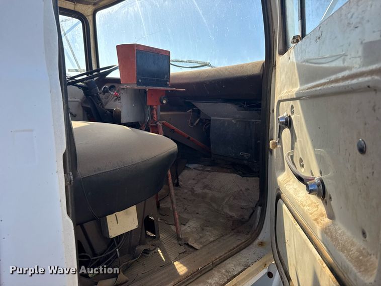image for item EG6477 1979 Ford 7000 feed delivery truck