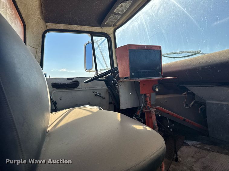 image for item EG6477 1979 Ford 7000 feed delivery truck