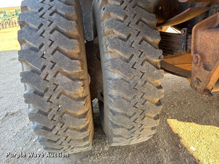 image for item EG6477 1979 Ford 7000 feed delivery truck