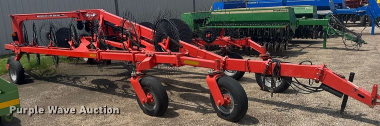 image for item EG6568 Kuhn SR600 GII hay rake
