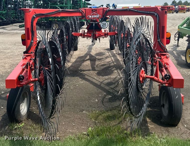 image for item EG6568 Kuhn SR600 GII hay rake