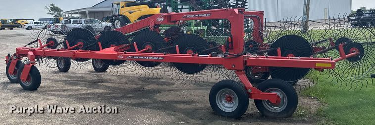 image for item EG6568 Kuhn SR600 GII hay rake