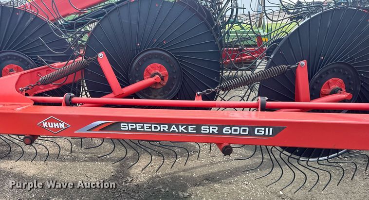 image for item EG6568 Kuhn SR600 GII hay rake