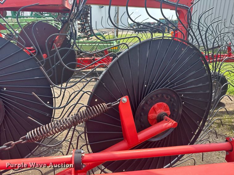 image for item EG6568 Kuhn SR600 GII hay rake