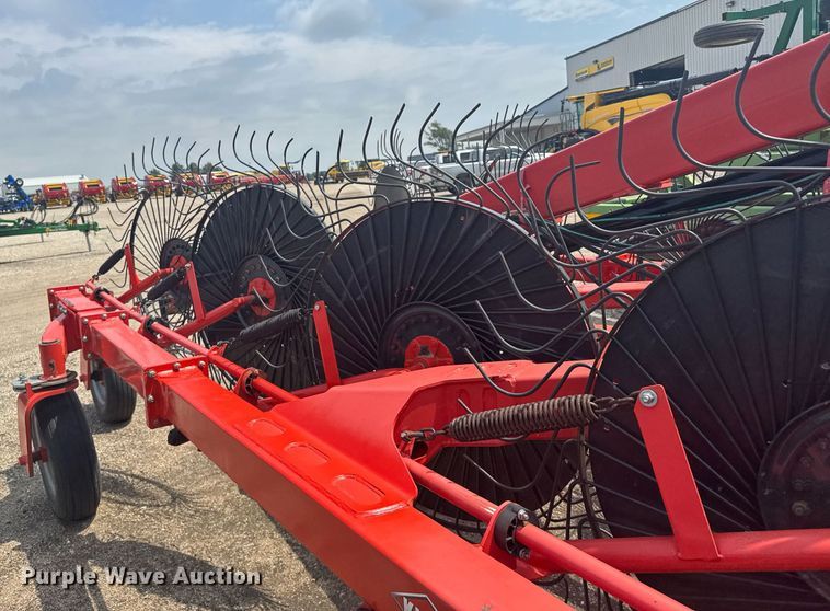 image for item EG6568 Kuhn SR600 GII hay rake